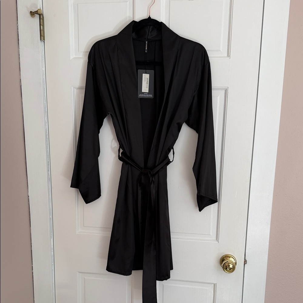 NWT PrettyLittleThing Black Satin Robe Size 8